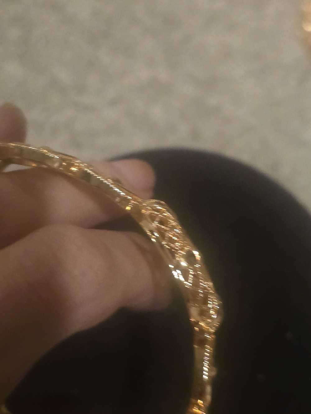22kgp Dubai Elegant Gold-Tone Women's Bracelet with Filigree Medallion - Picture 11 of 12